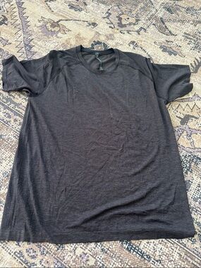 Lululemon metal vent shirt